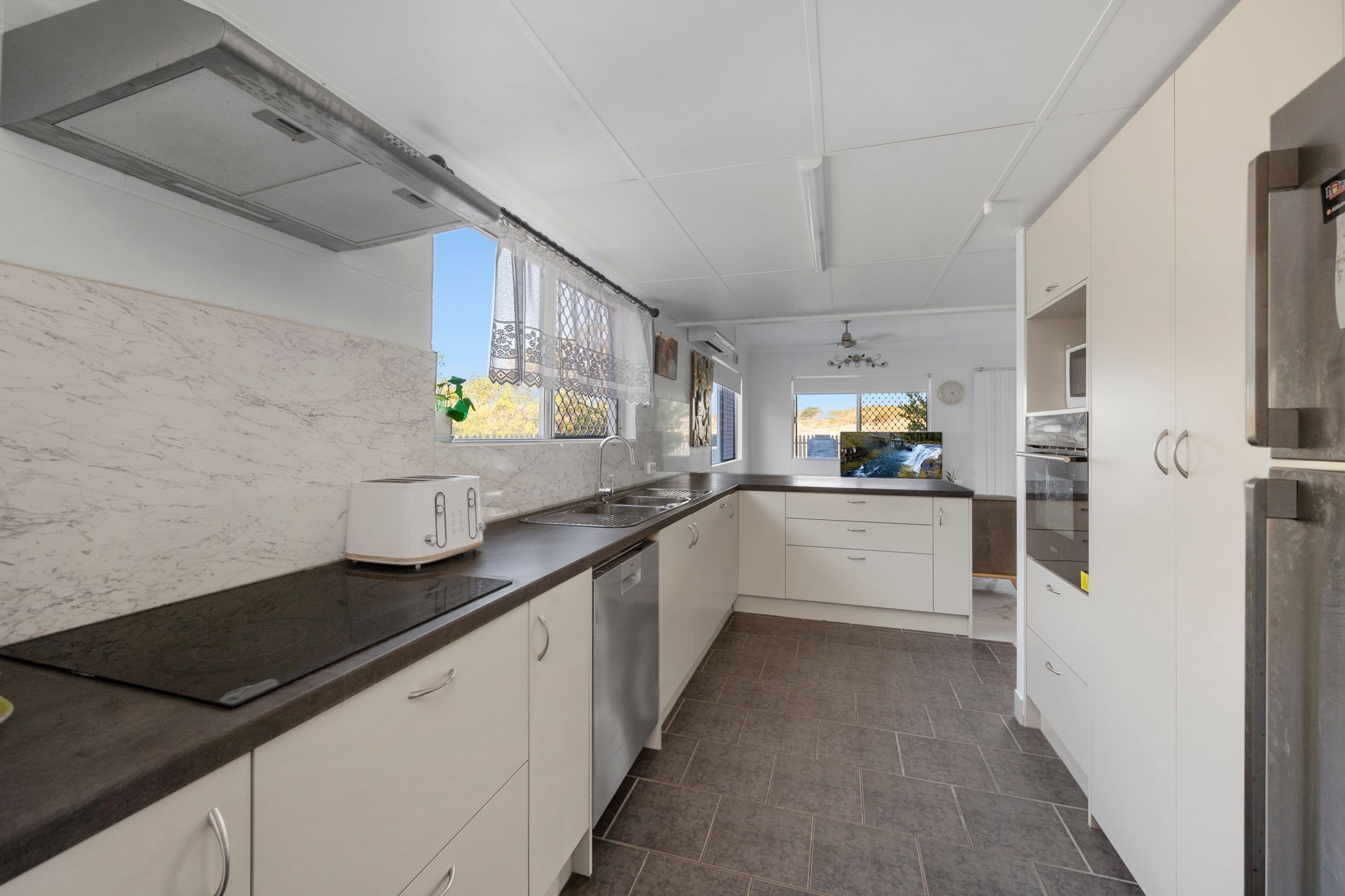 10 Sooning Street, Hermit Park QLD 4812, Hermit Park - Thumbnail 4
