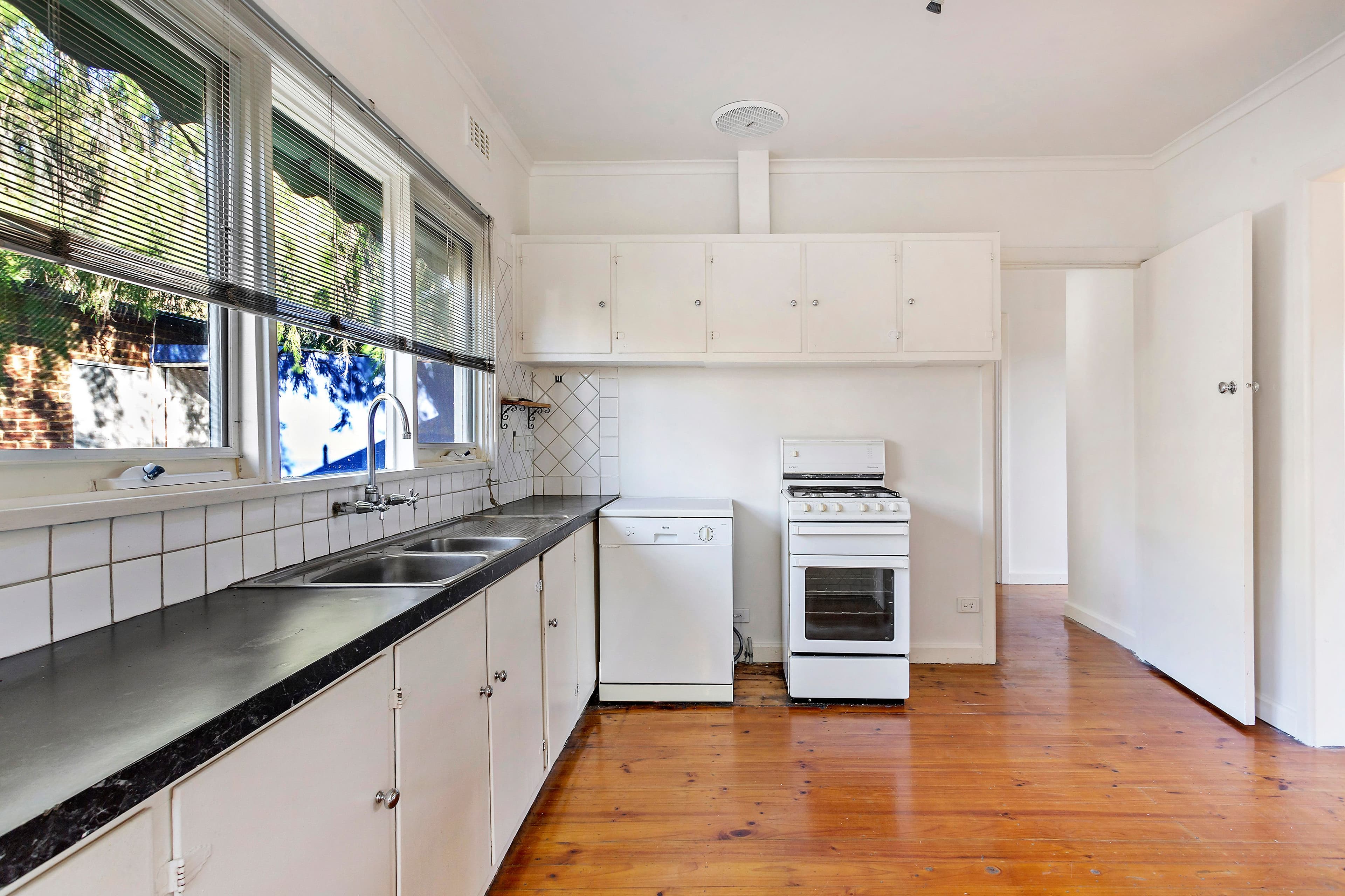 18 Elora Road, Oakleigh South VIC 3167, Oakleigh South - Thumbnail 3