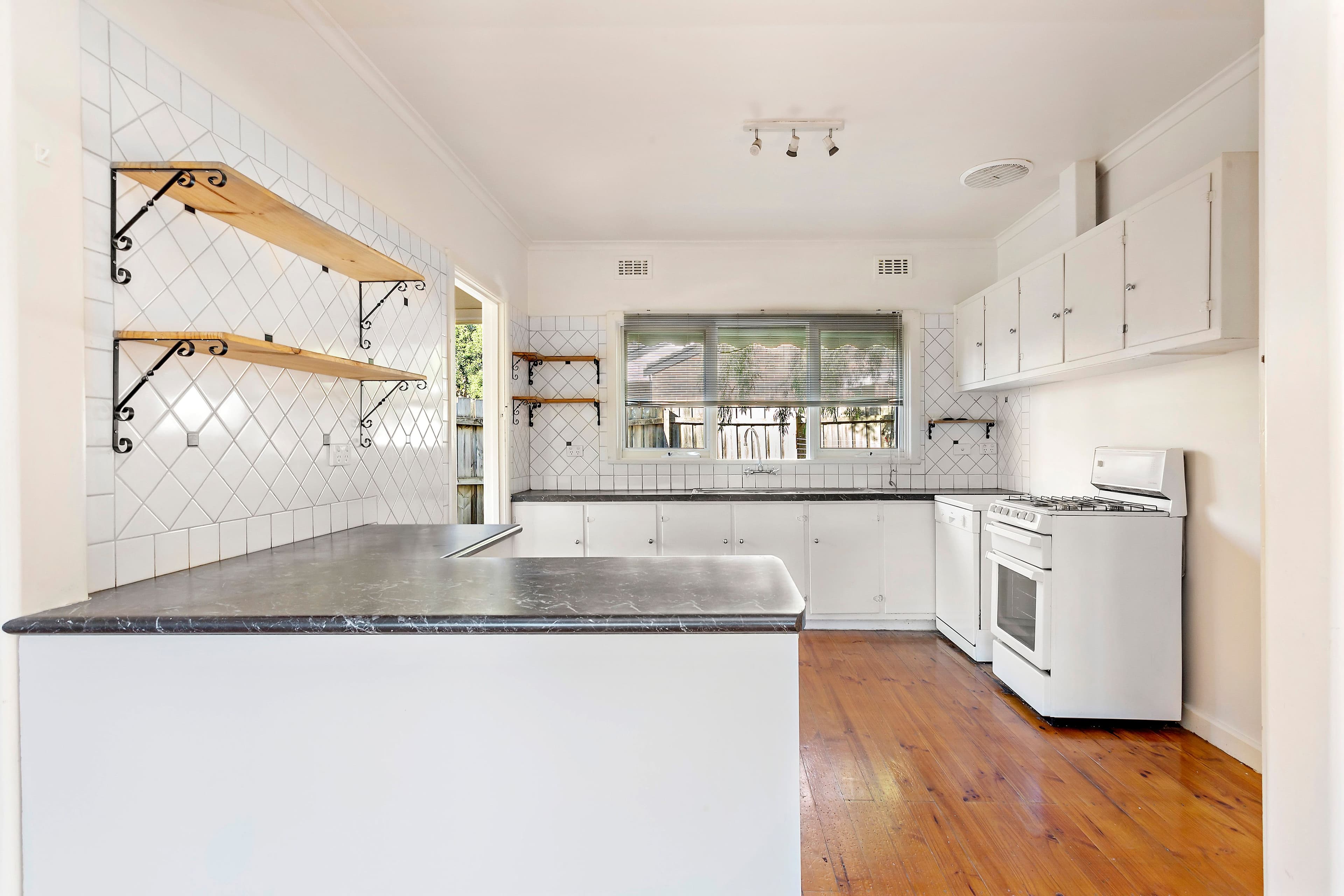 18 Elora Road, Oakleigh South VIC 3167, Oakleigh South - Thumbnail 4
