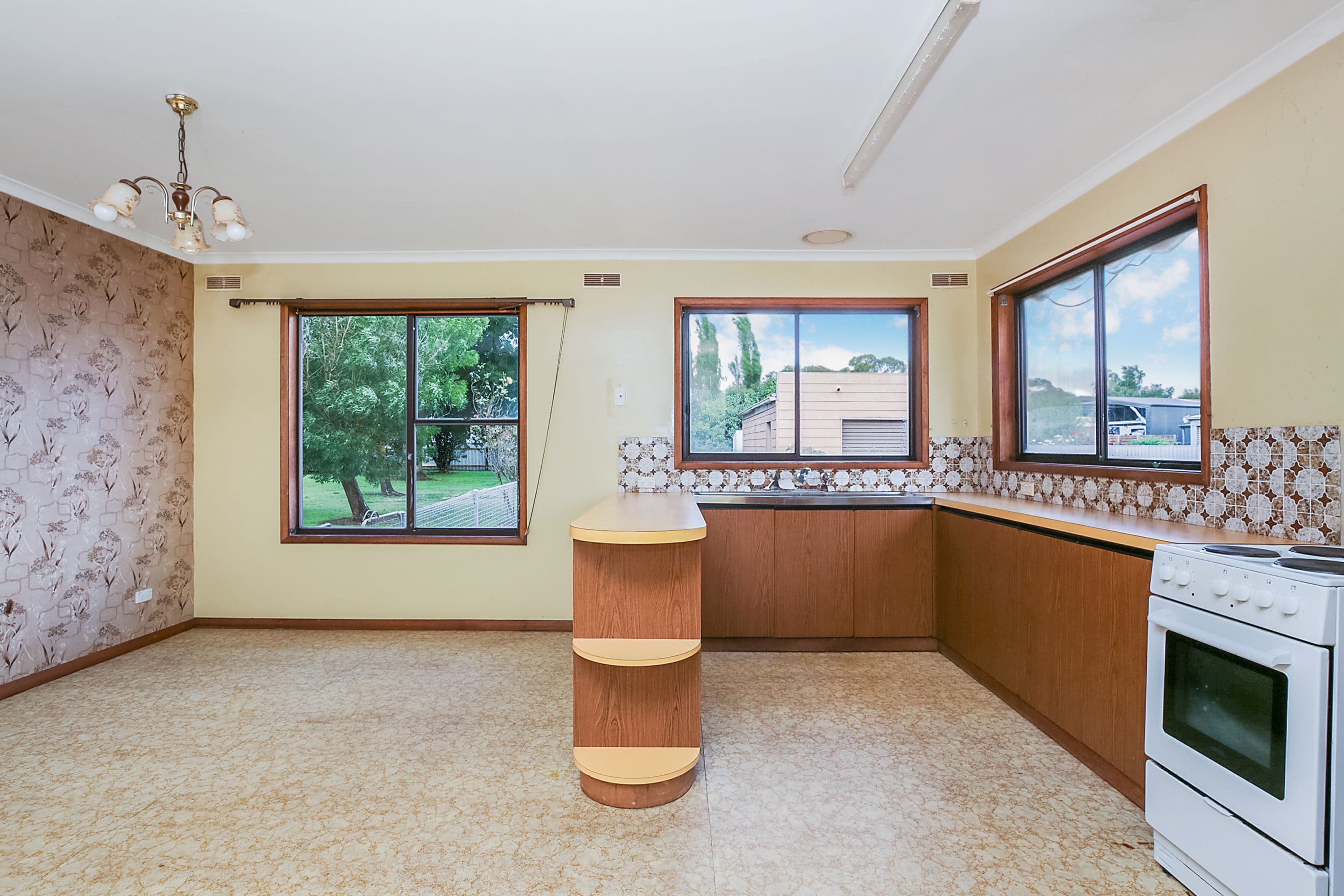 21 Mitchell Street, Cobden VIC 3266, Cobden - Thumbnail 2