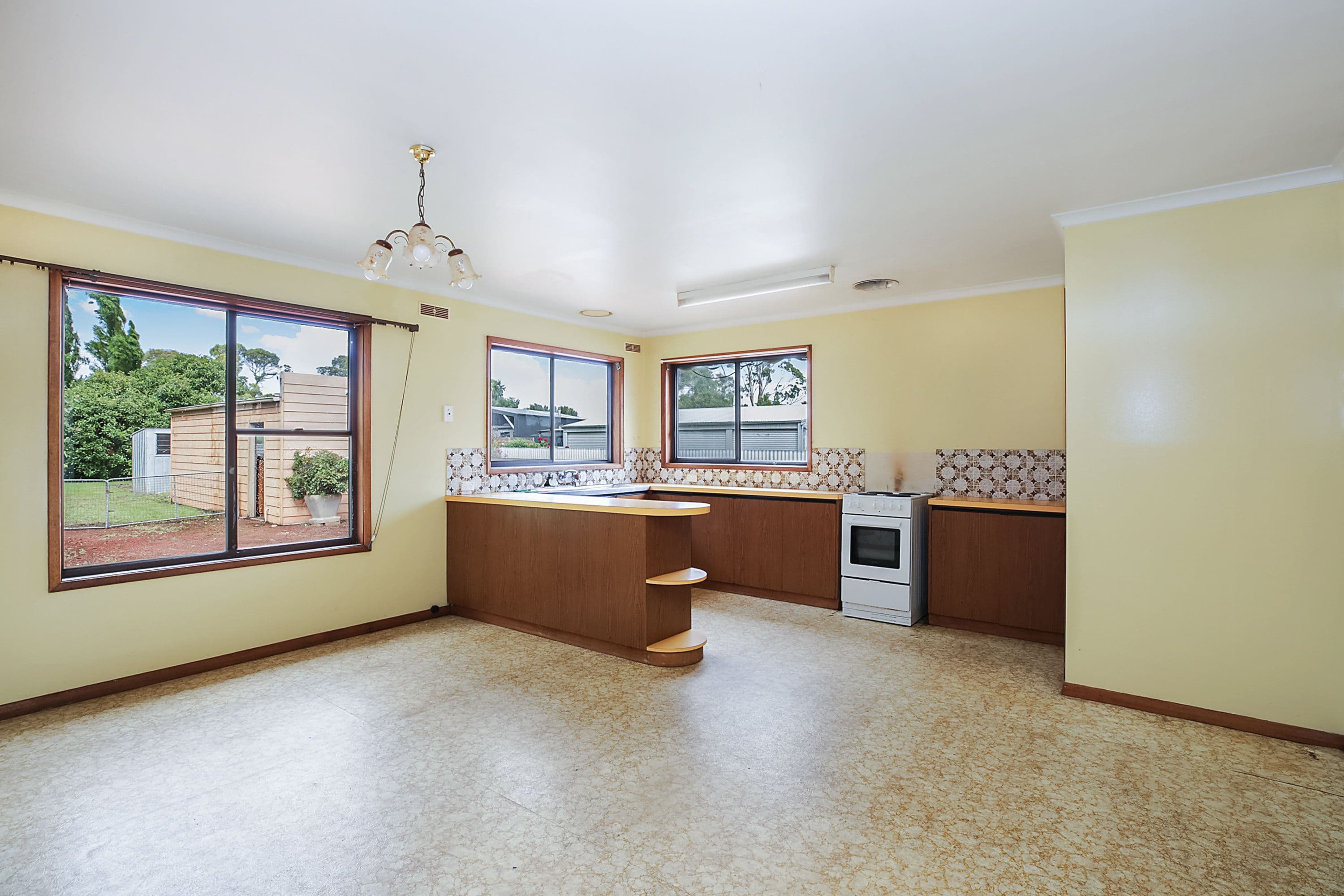 21 Mitchell Street, Cobden VIC 3266, Cobden - Thumbnail 3