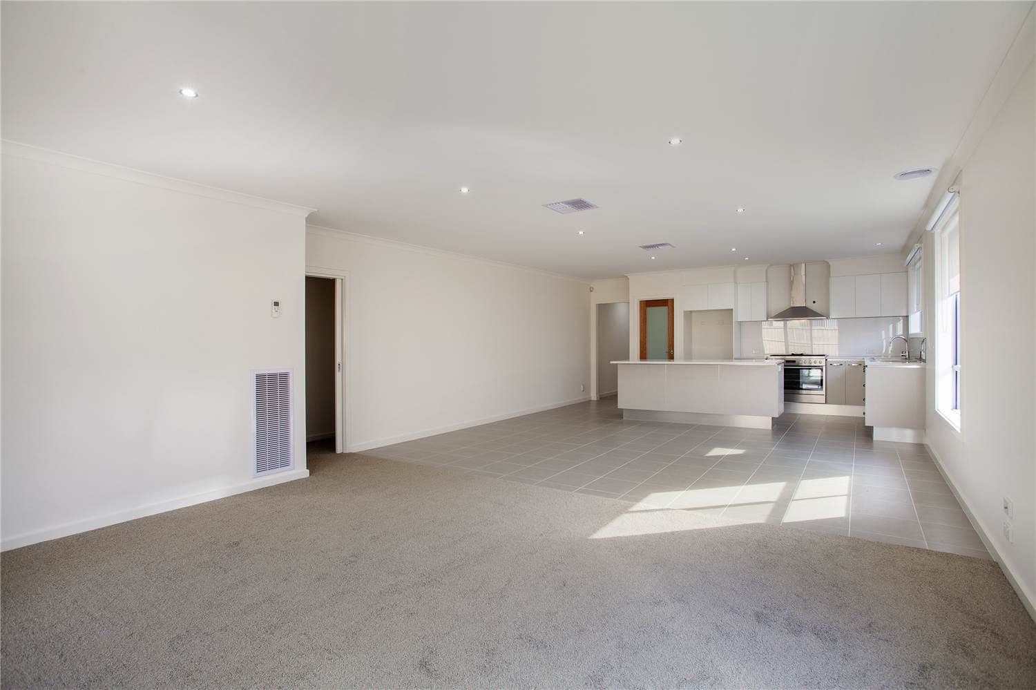 35 Creekside Drive, DRYSDALE VIC 3222, Drysdale - Thumbnail 4