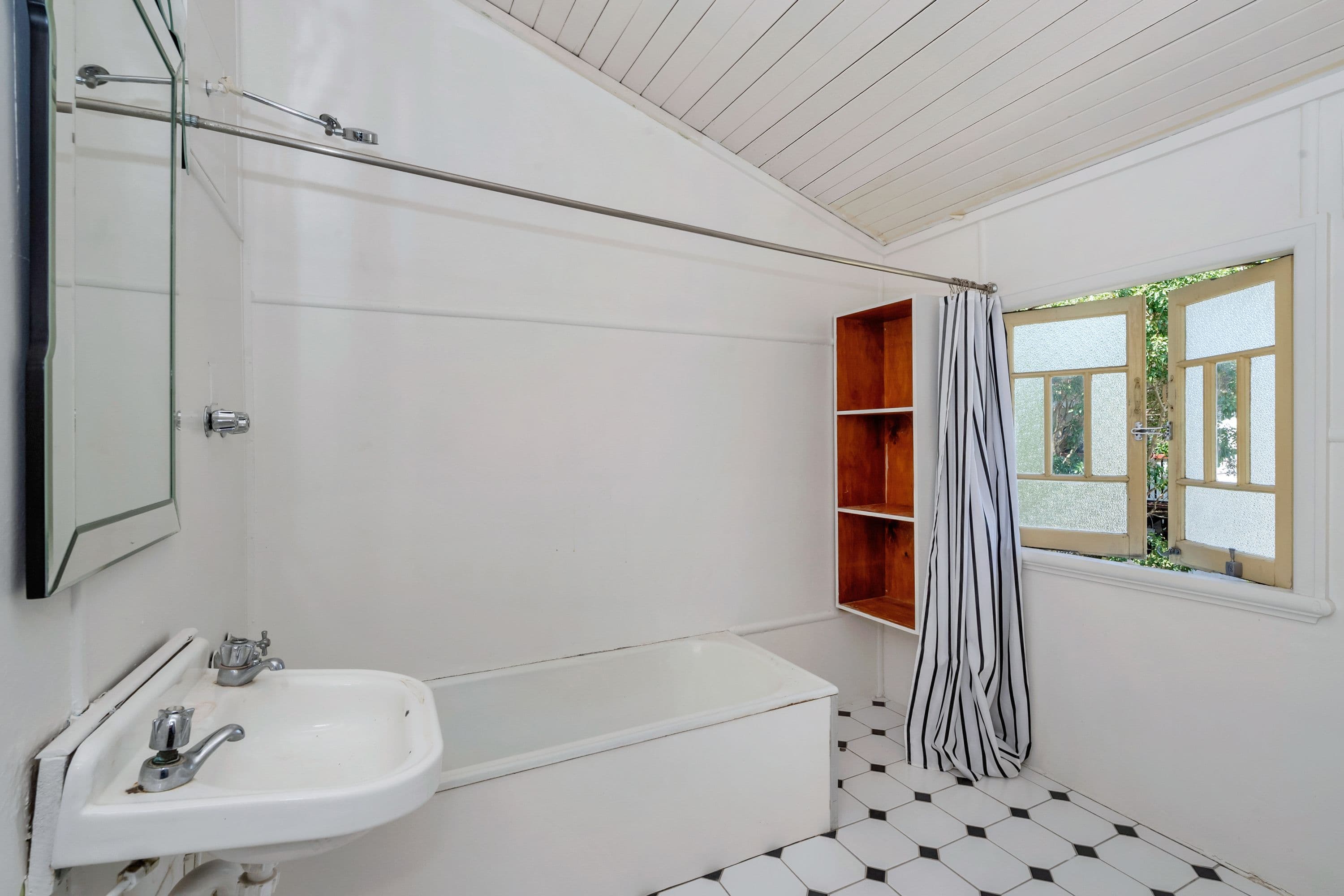 33 Hughes Street, Hermit Park QLD 4812, Hermit Park - Thumbnail 6