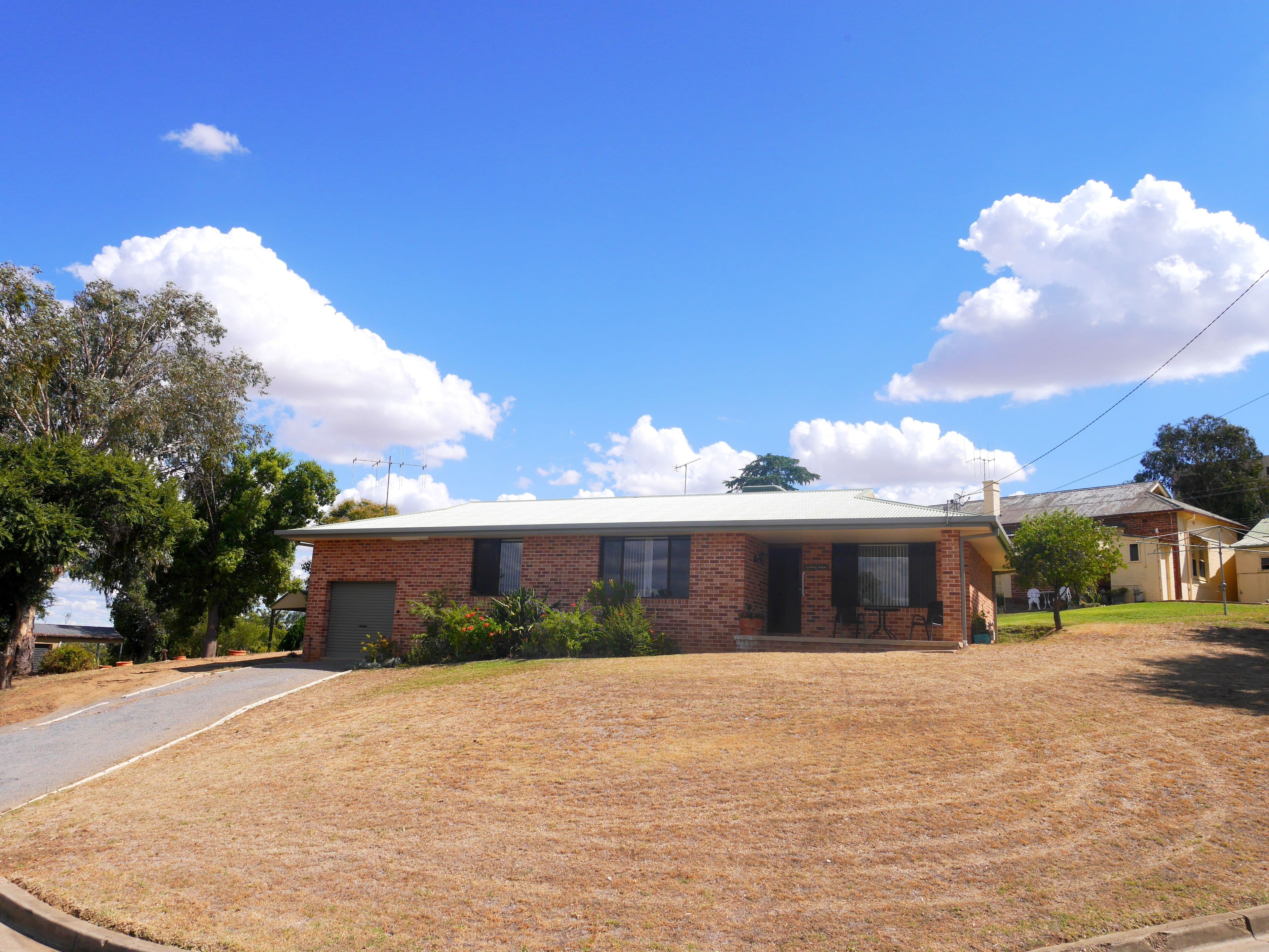 2 Frost Place, Cowra - Image 1