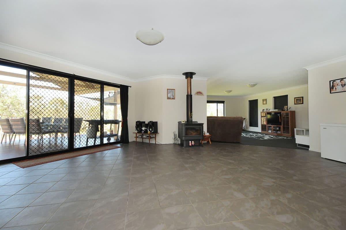 32 Pendoma Drive, HODGSON VALE QLD 4352, Hodgson Vale - Thumbnail 4