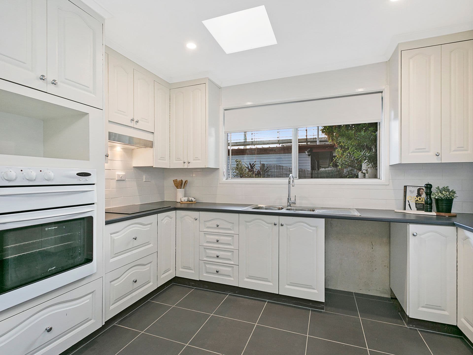 9 Roseglen Street, Greenslopes QLD 4120, Greenslopes - Thumbnail 5
