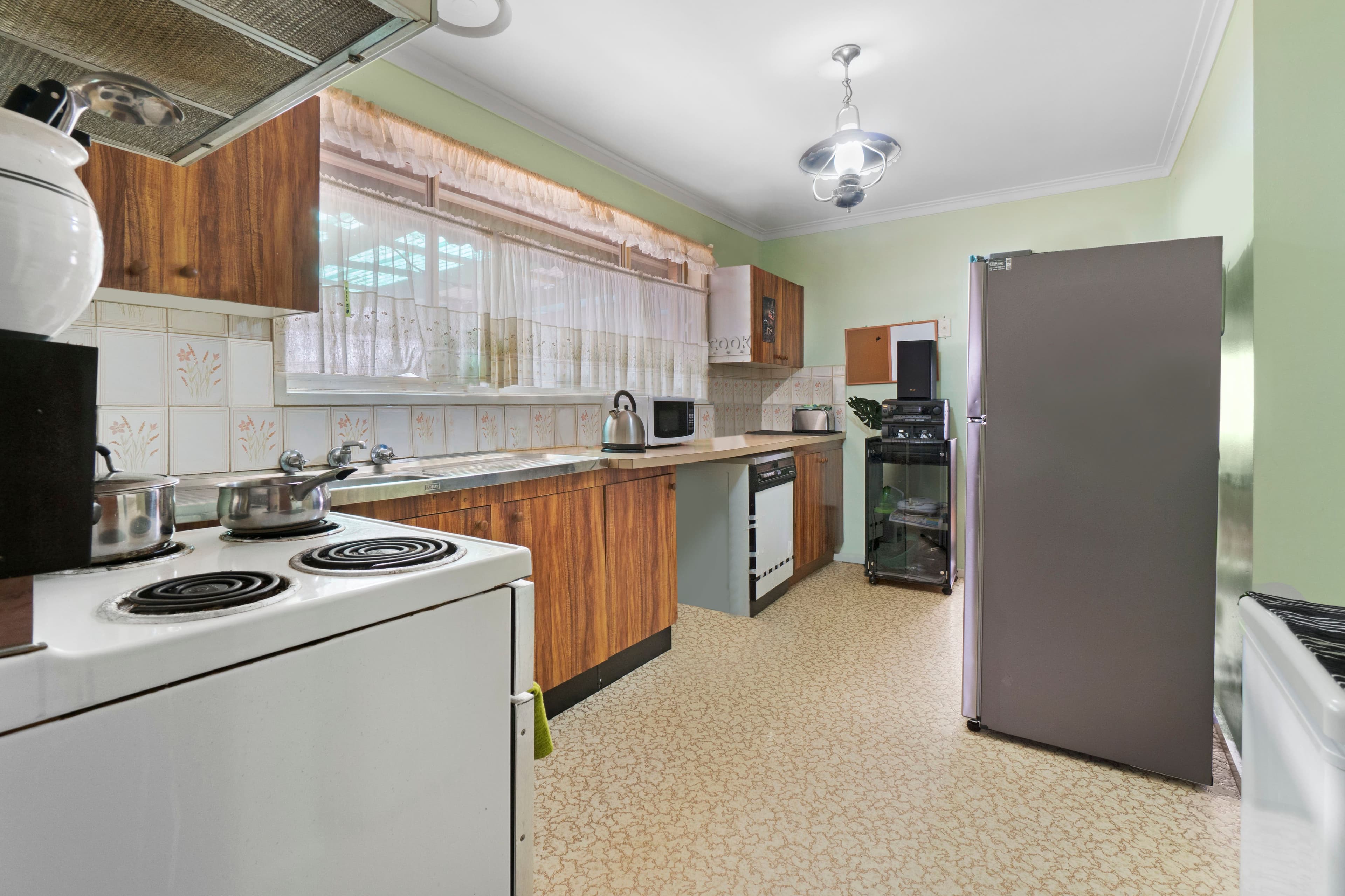 19 Kingsford Avenue, Melton South VIC 3338, Melton South - Thumbnail 2