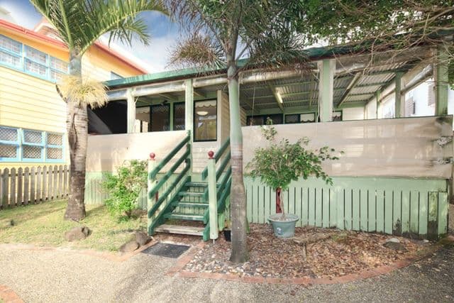 164 Jefferson Lane, PALM BEACH QLD 4221, Palm Beach - Thumbnail 2