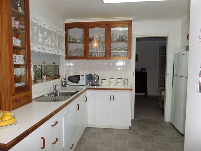 2 Thomas Court, HAMILTON VIC 3300, Hamilton - Thumbnail 2