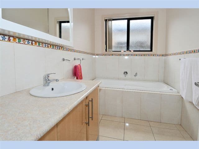 20 Centennial Park Drive, CRAIGIEBURN VIC 3064, Craigieburn - Thumbnail 5