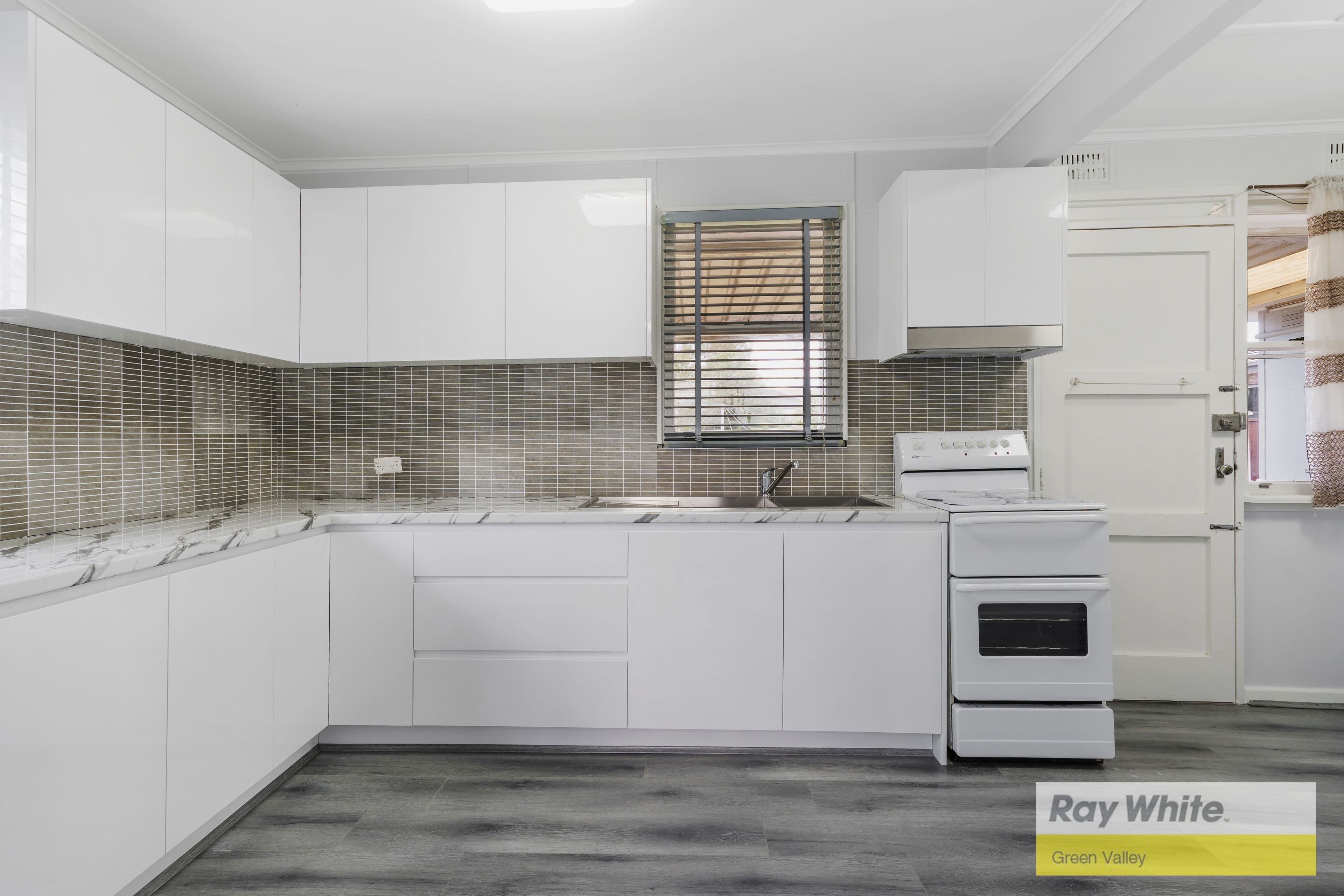 6 Ida Avenue, Lurnea NSW 2170, Lurnea - Thumbnail 4