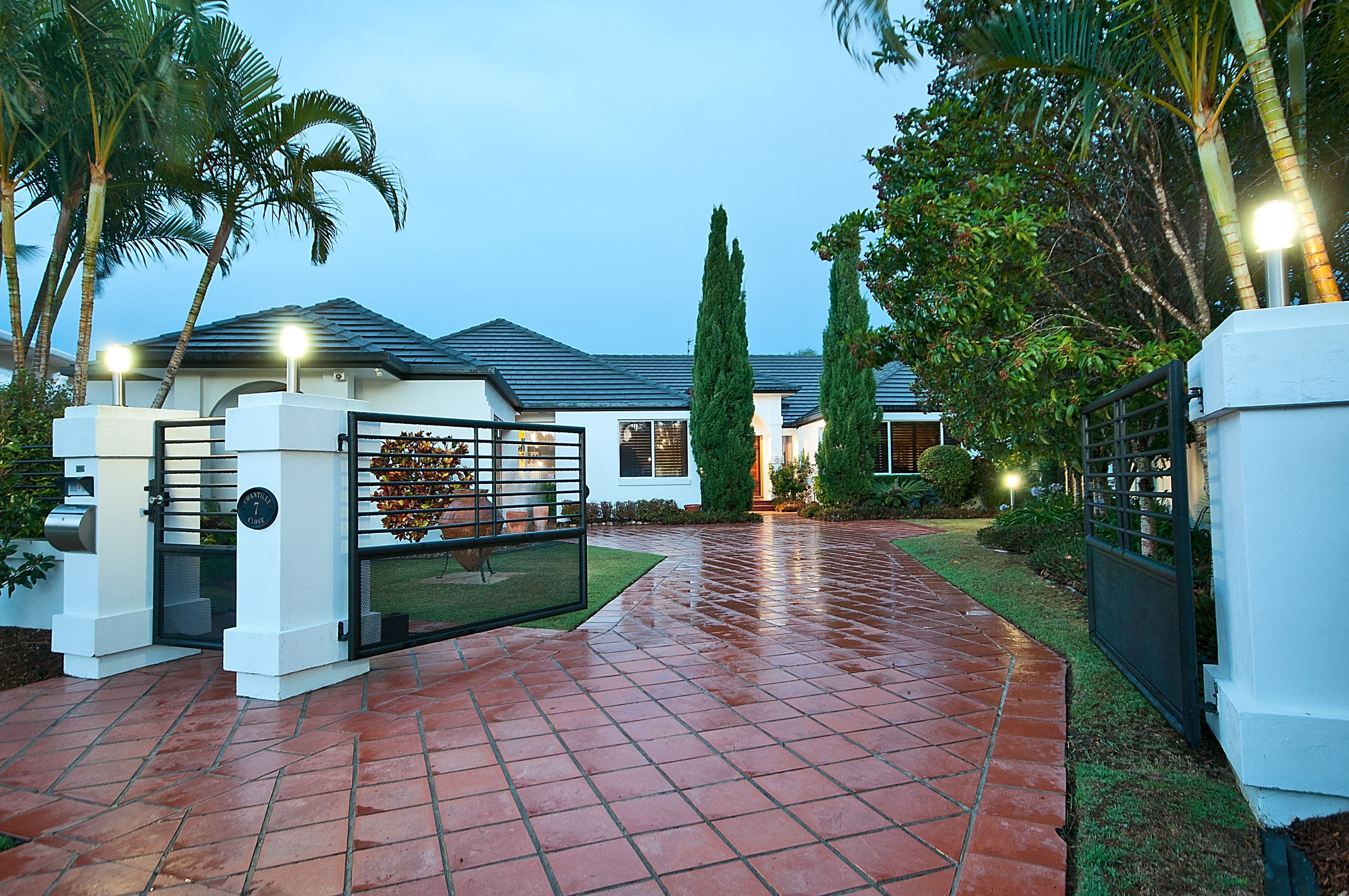 7 Chantilly Close, Benowa Waters QLD 4217, Benowa - Image 1