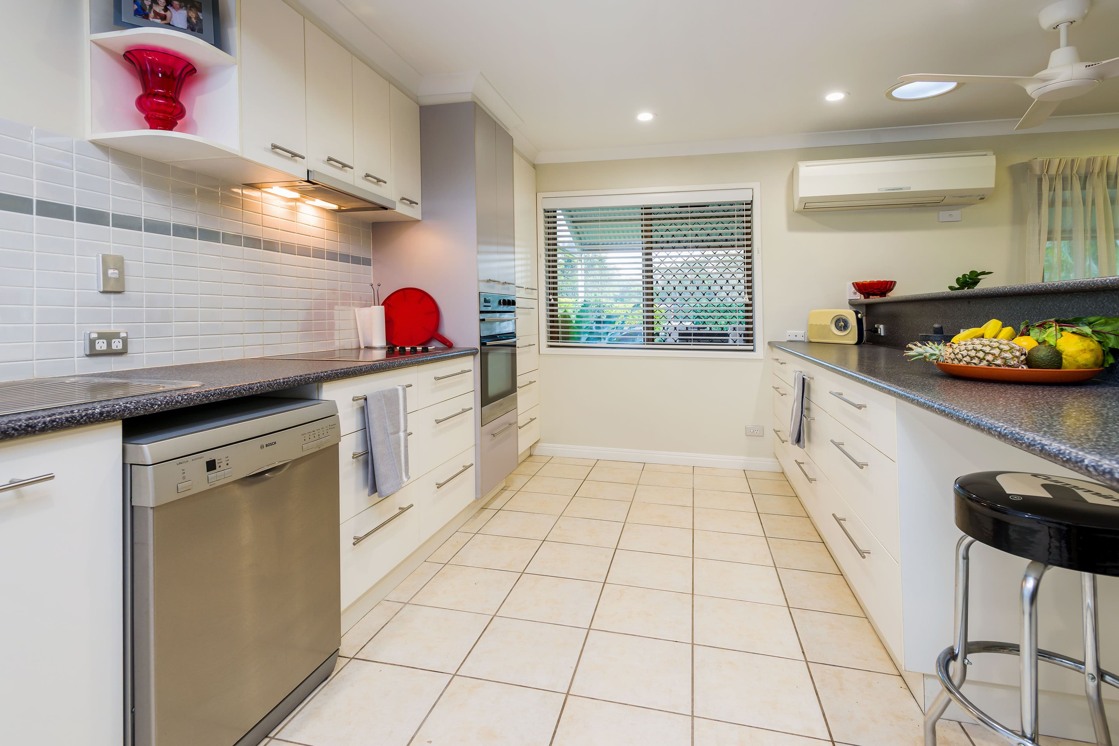 37 Kenora Street, Mansfield QLD 4122, Mansfield - Thumbnail 3
