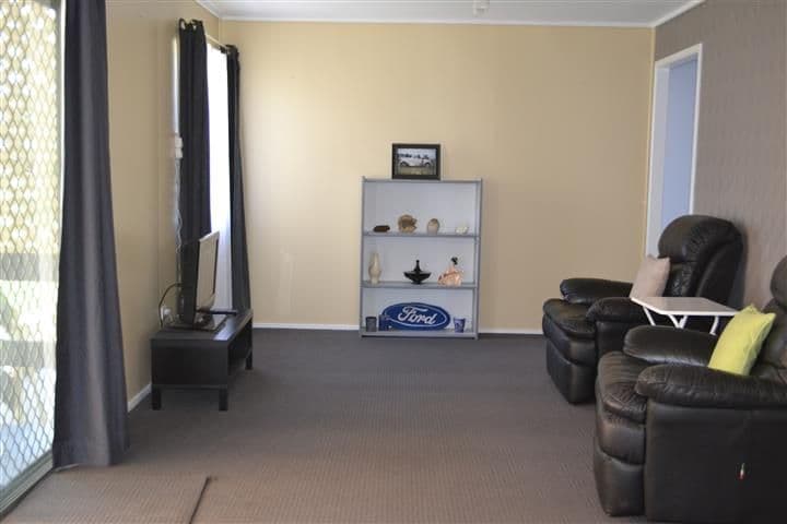 38 Wattle Street, NEW AUCKLAND QLD 4680, New Auckland - Thumbnail 3