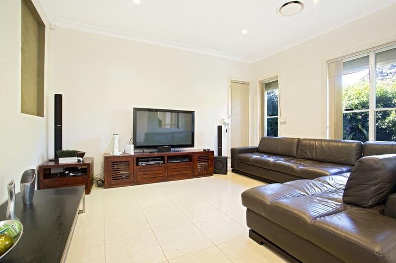 13 Hallen Place, WEST HOXTON NSW 2171, West Hoxton - Thumbnail 2