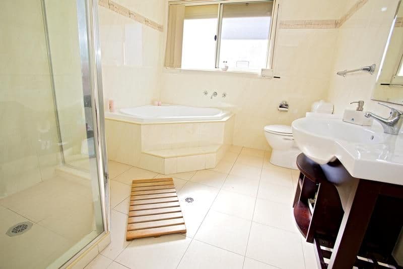 13 Hallen Place, WEST HOXTON NSW 2171, West Hoxton - Thumbnail 5