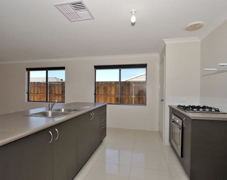 12  Solway Brace, ELLENBROOK WA 6069, Ellenbrook - Thumbnail 3