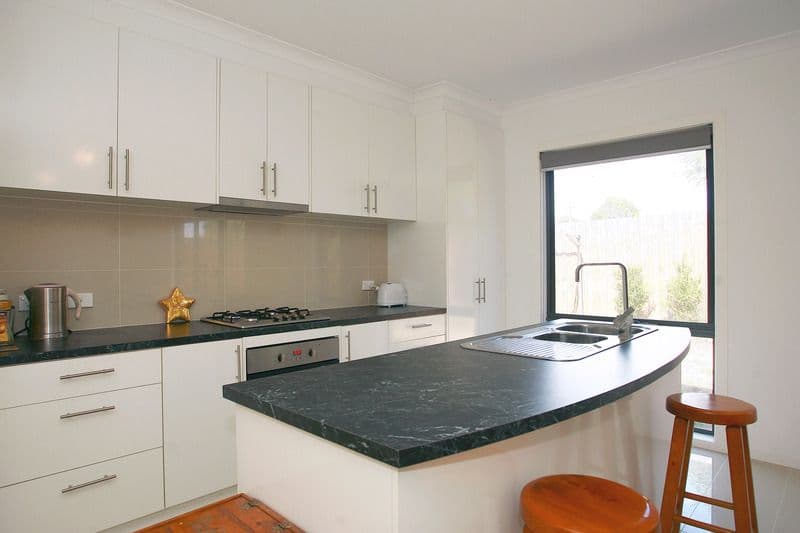 27 Jacaranda Drive, CARRUM DOWNS VIC 3201, Carrum Downs - Thumbnail 2