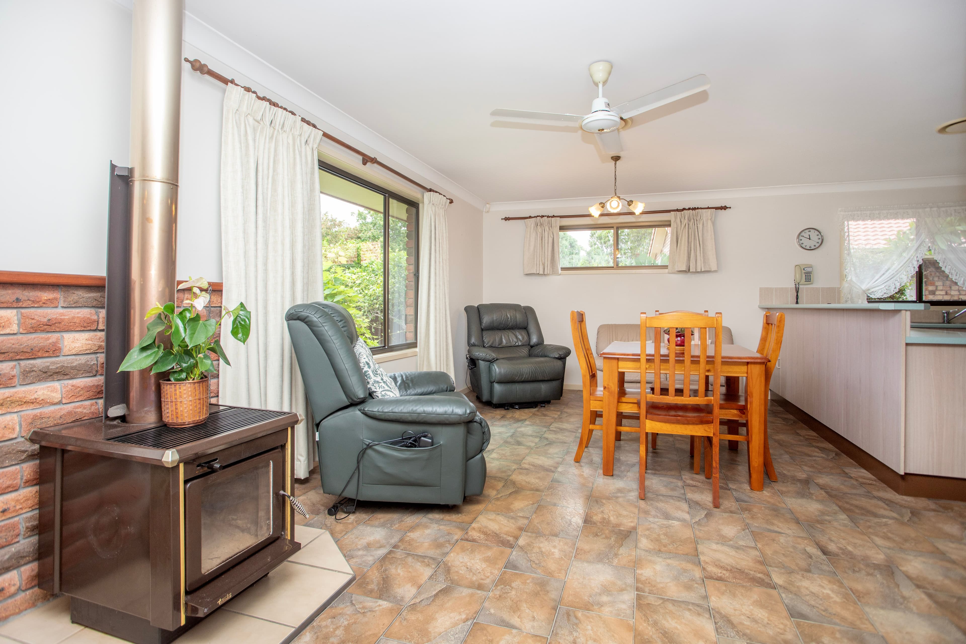 42 Kurrajong Crescent, Taree NSW 2430, Taree - Thumbnail 4