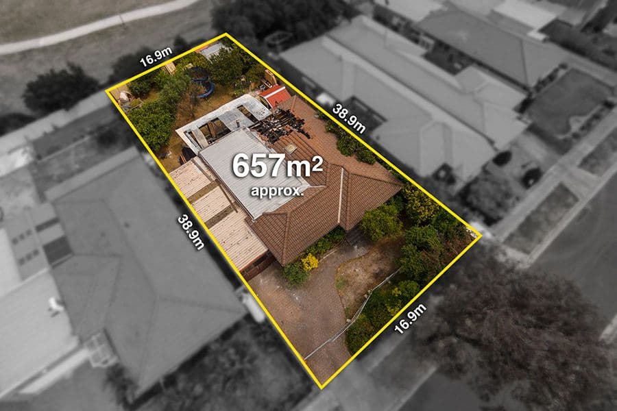 30 Bainbridge Close, Craigieburn VIC 3064, Craigieburn - Image 1