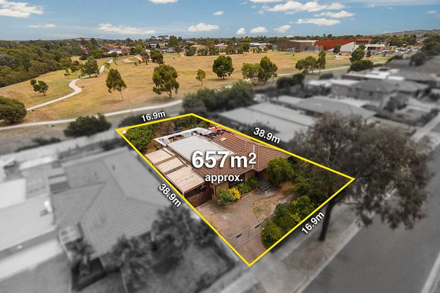 30 Bainbridge Close, Craigieburn VIC 3064, Craigieburn - Thumbnail 3