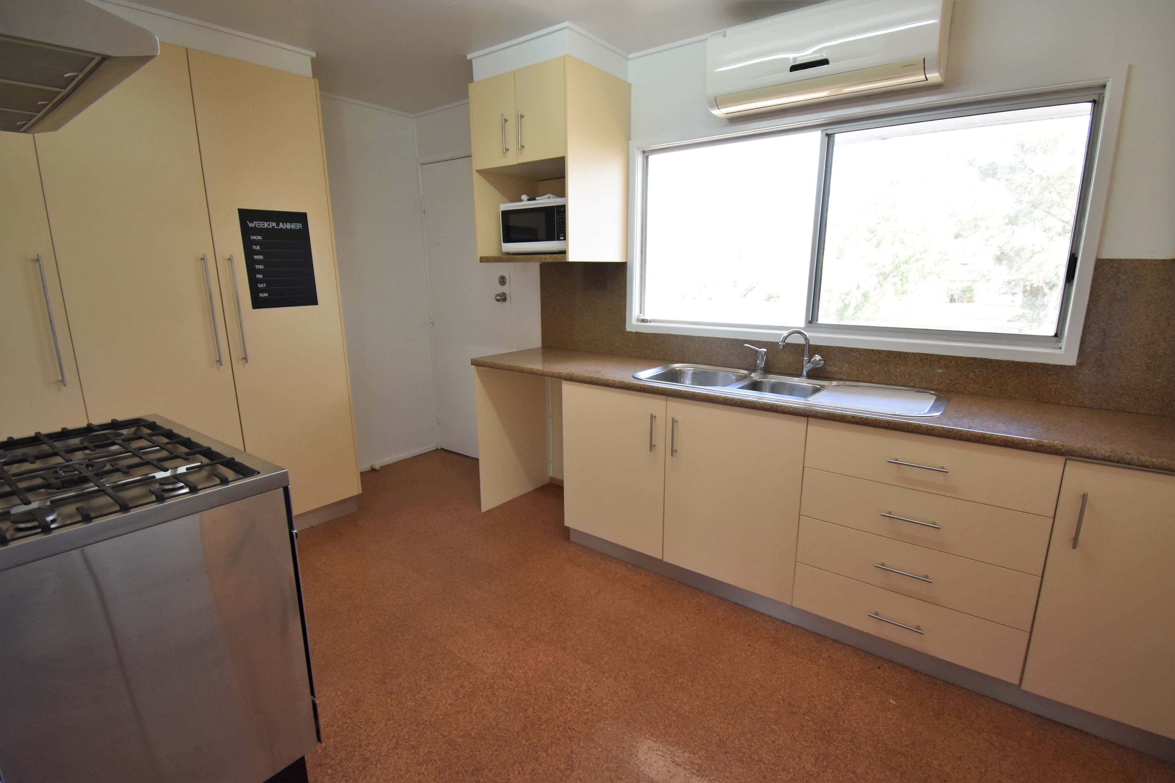 1 Rosella Street, Longreach QLD 4730, Longreach - Thumbnail 3