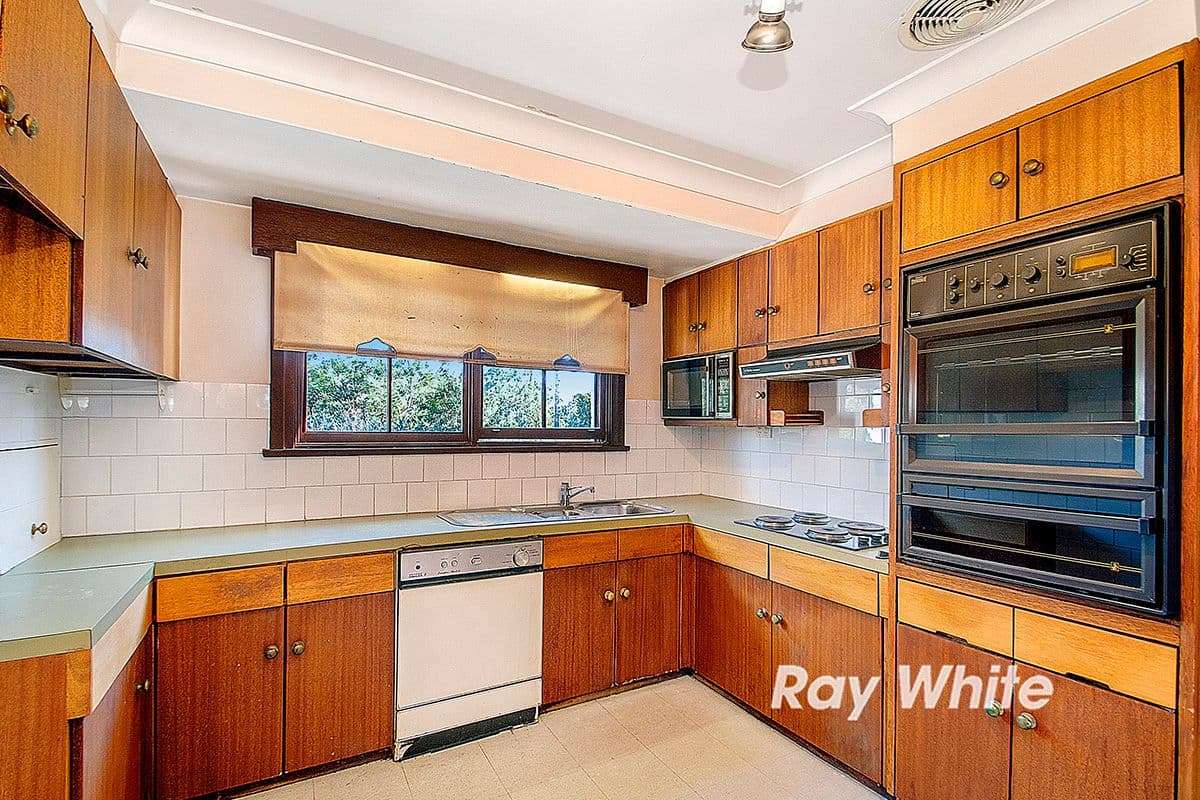 4 Ferguson Avenue, Castle Hill - Thumbnail 2