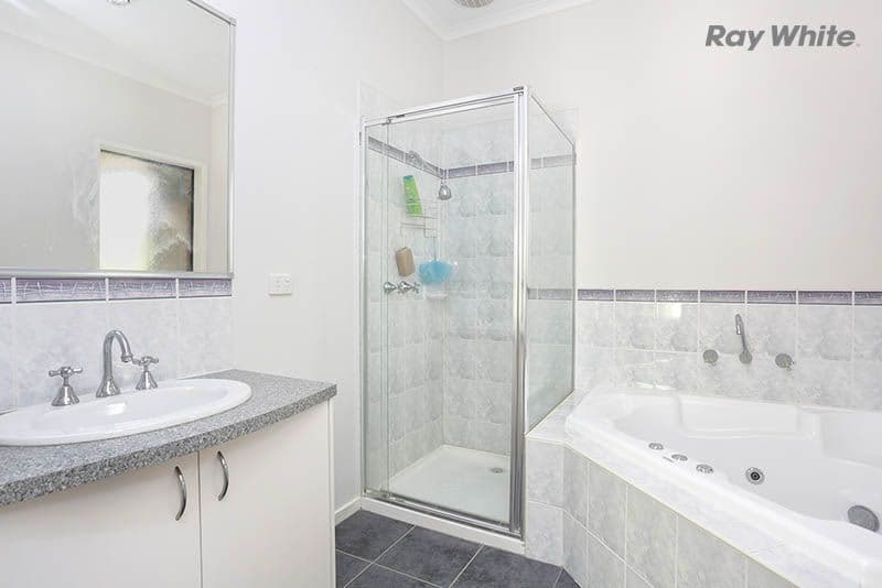 16 Copeland Crescent, Point Cook VIC 3030, Point Cook - Thumbnail 4