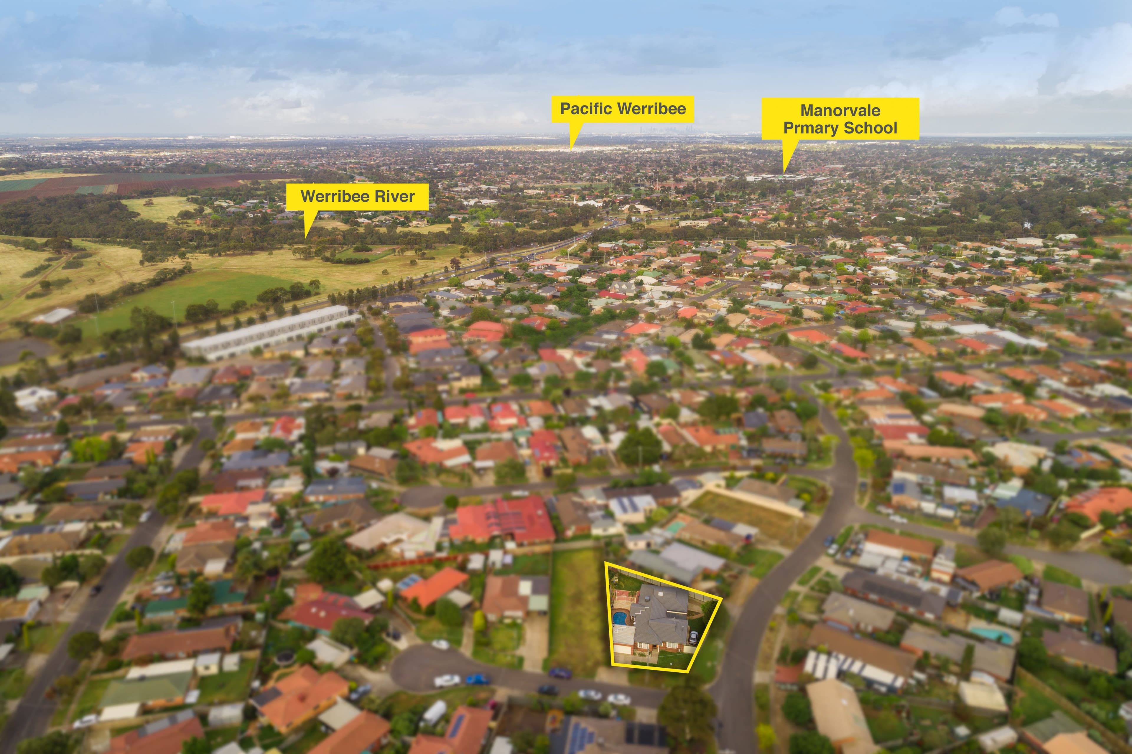 8 Malven Close, Werribee VIC 3030, Werribee - Thumbnail 3