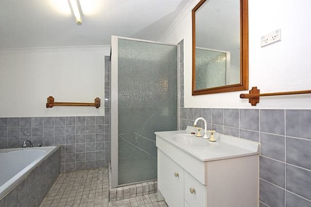 70 Holdsworth Road, NORTH IPSWICH QLD 4305, North Ipswich - Thumbnail 4