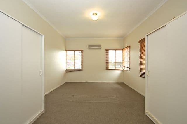 70 Holdsworth Road, NORTH IPSWICH QLD 4305, North Ipswich - Thumbnail 5