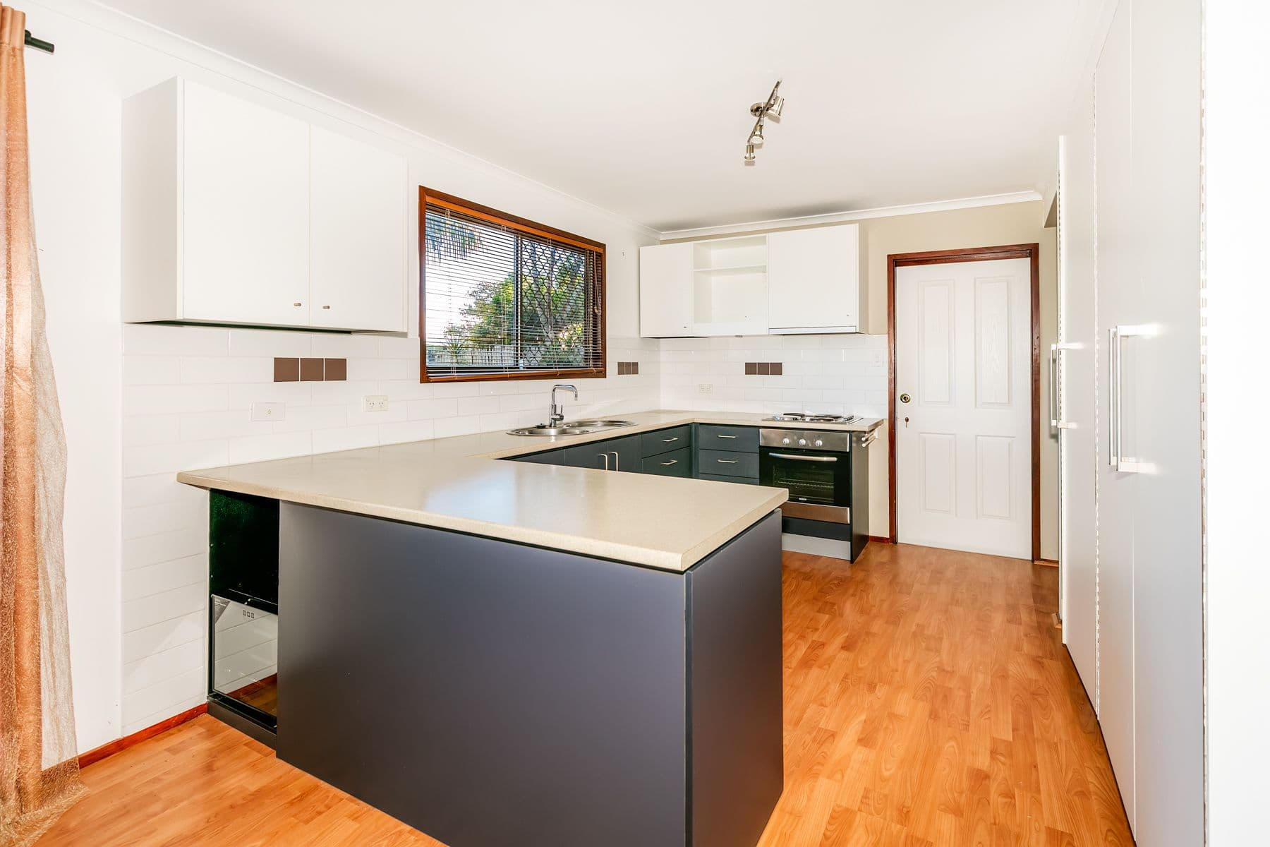 7 Albert Street, Eagleby QLD 4207, Eagleby - Thumbnail 2