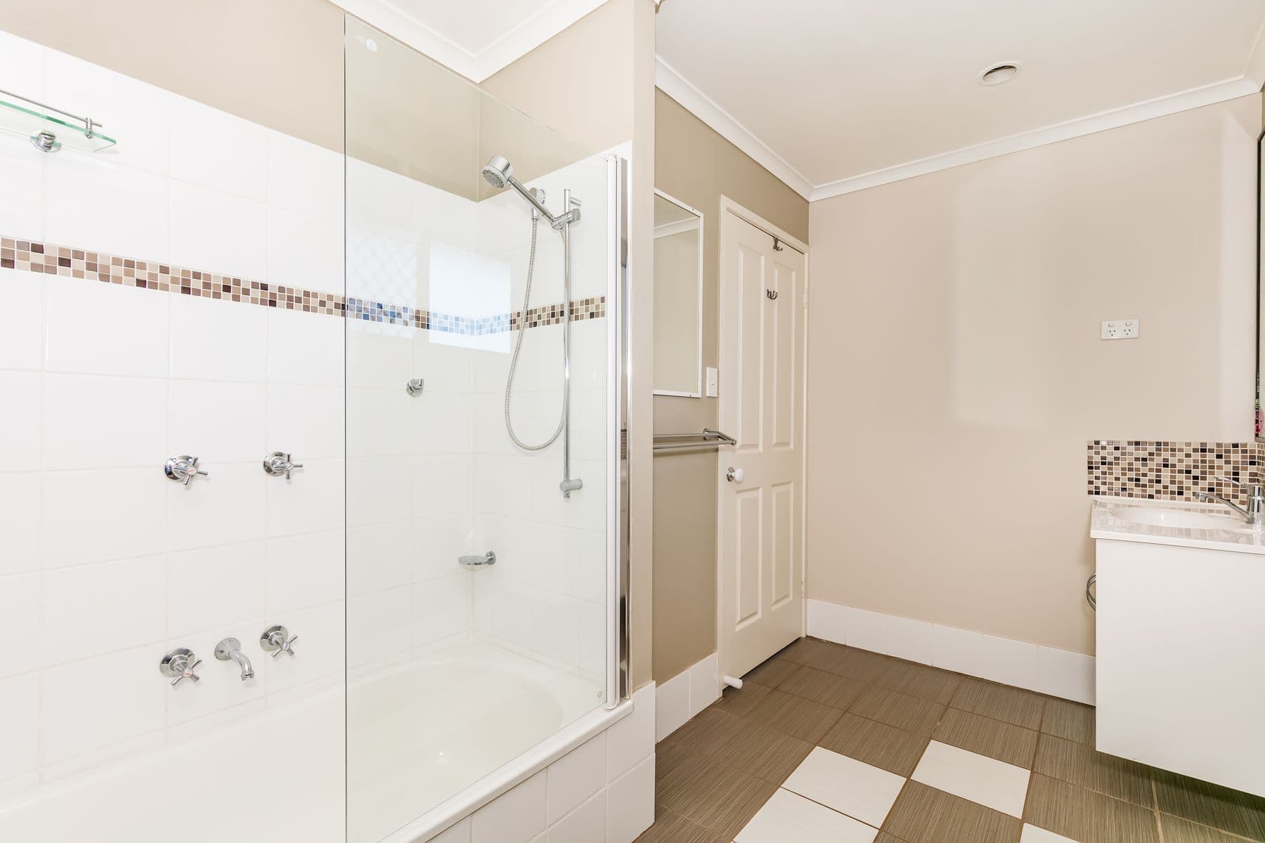 7 Albert Street, Eagleby QLD 4207, Eagleby - Thumbnail 6