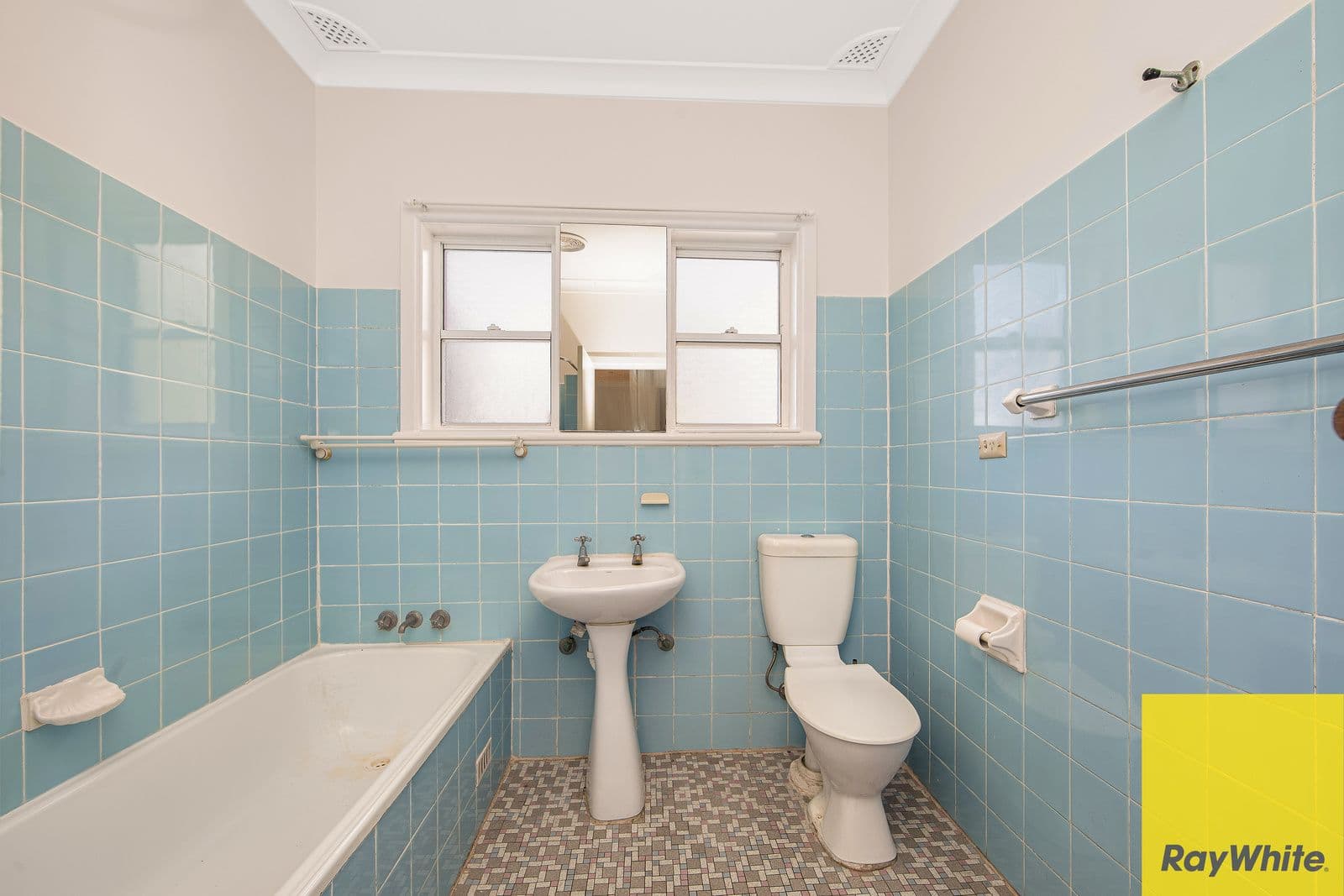 35 Camellia Circle, Woy Woy NSW 2256, Woy Woy - Thumbnail 8