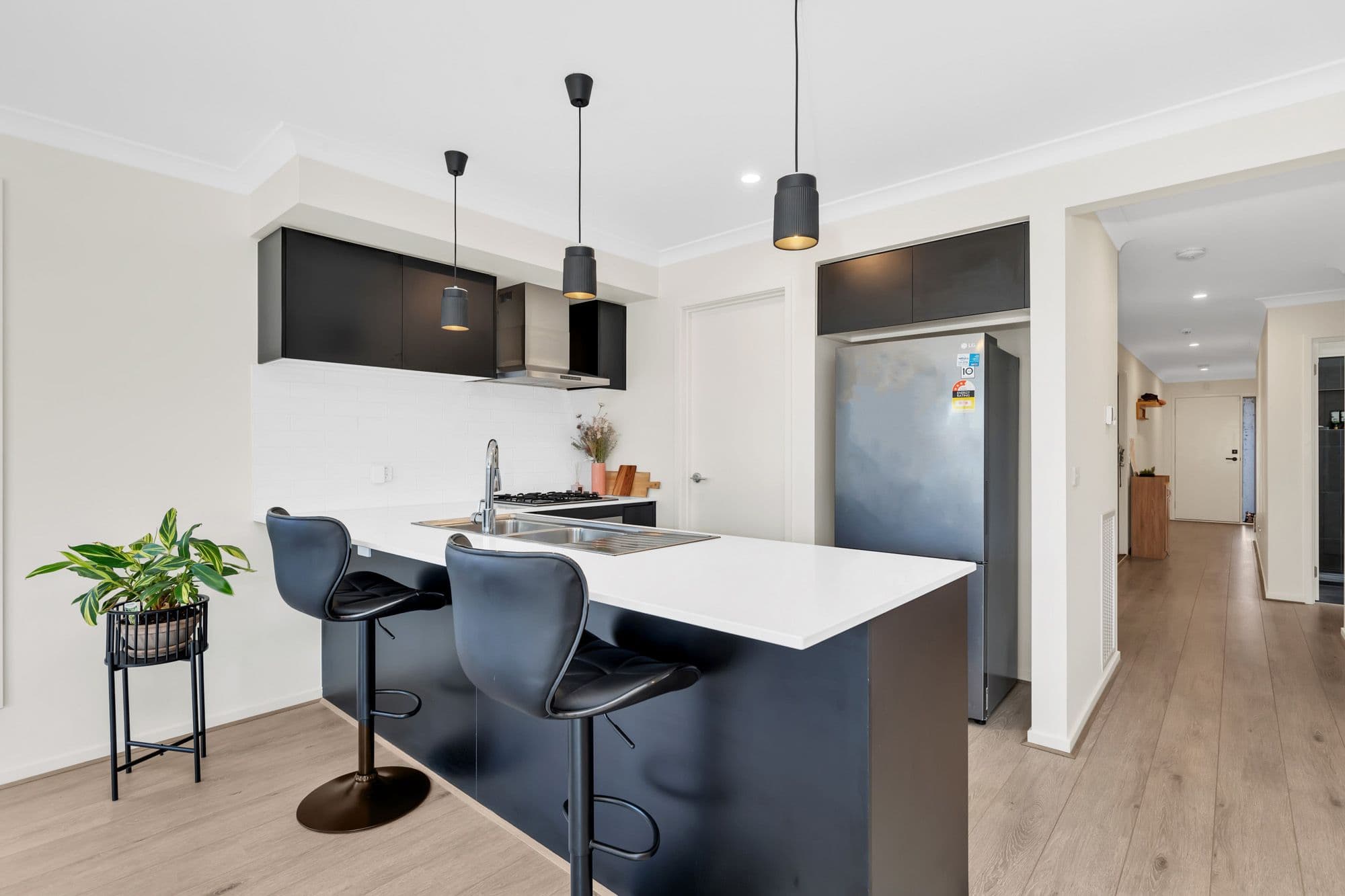 6 Attadale Avenue, Werribee VIC 3030, Werribee - Thumbnail 2
