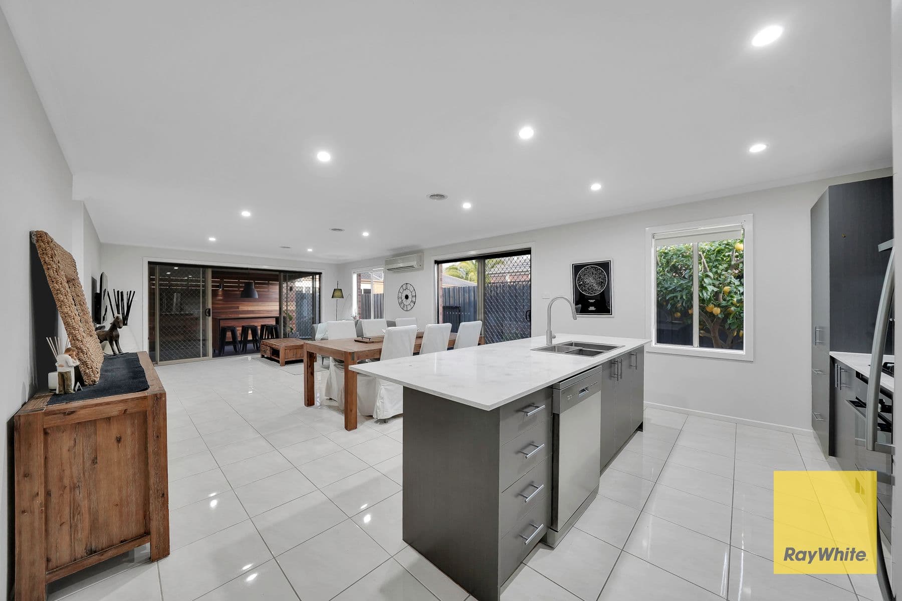 4 Toritta Way, Truganina VIC 3029, Truganina - Thumbnail 2