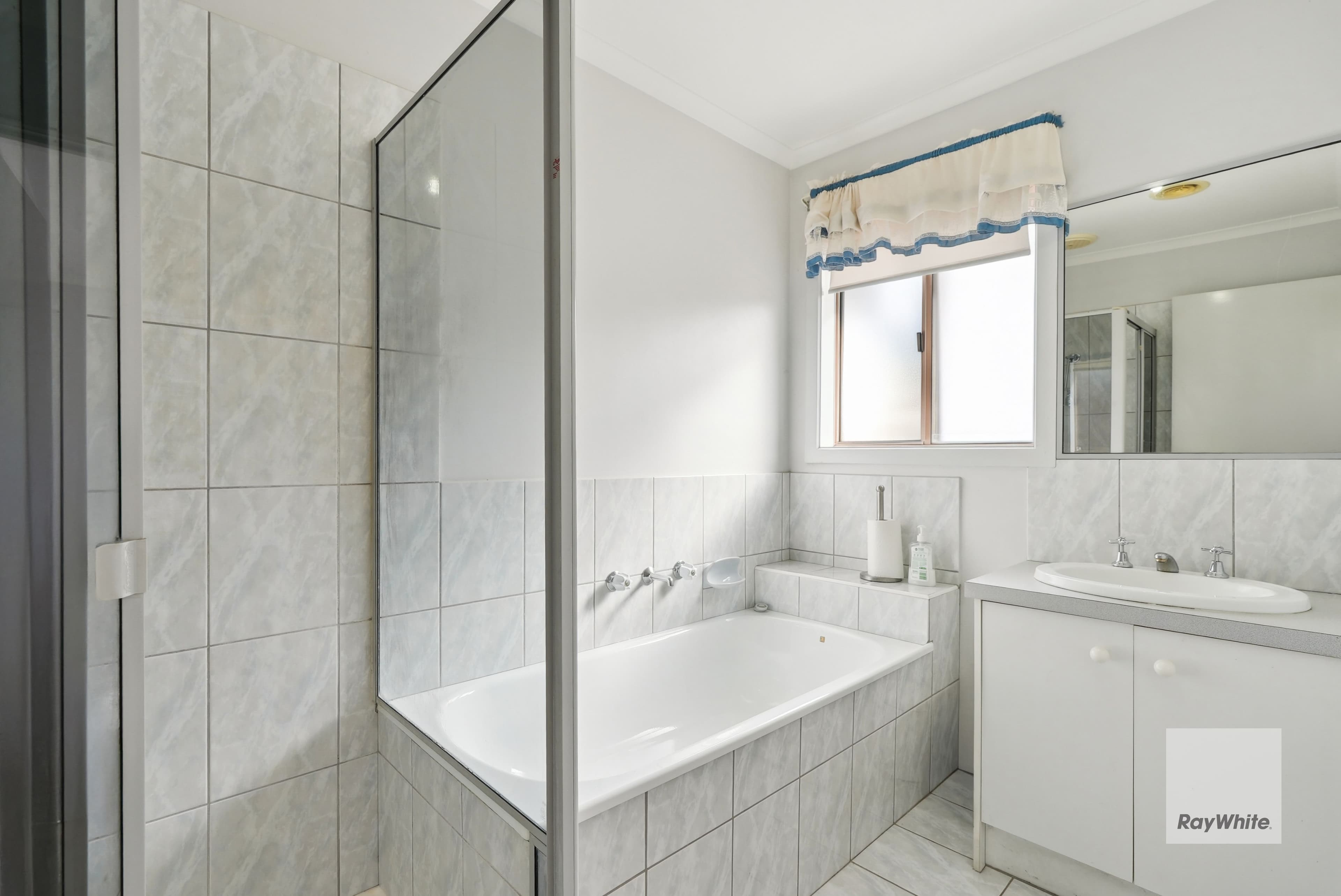 27 Manchester Drive, Sydenham VIC 3037, Sydenham - Thumbnail 4