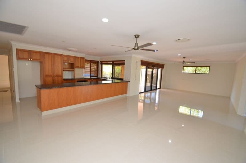 26 Petworth Court, ARUNDEL QLD 4214, Arundel - Thumbnail 2