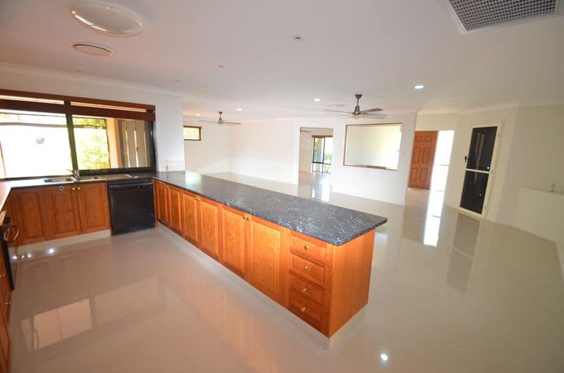 26 Petworth Court, ARUNDEL QLD 4214, Arundel - Thumbnail 3