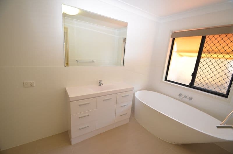 26 Petworth Court, ARUNDEL QLD 4214, Arundel - Thumbnail 6