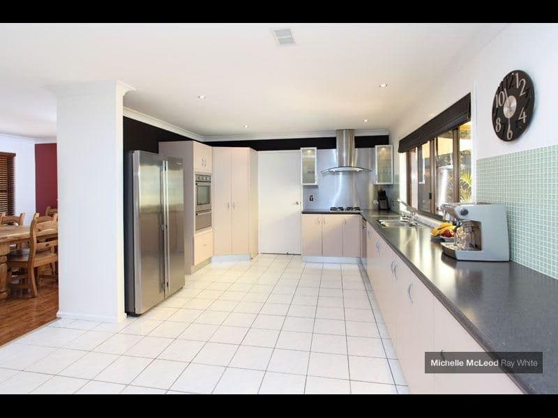 5 Peebles Place, CHAPEL HILL QLD 4069, Chapel Hill - Thumbnail 4