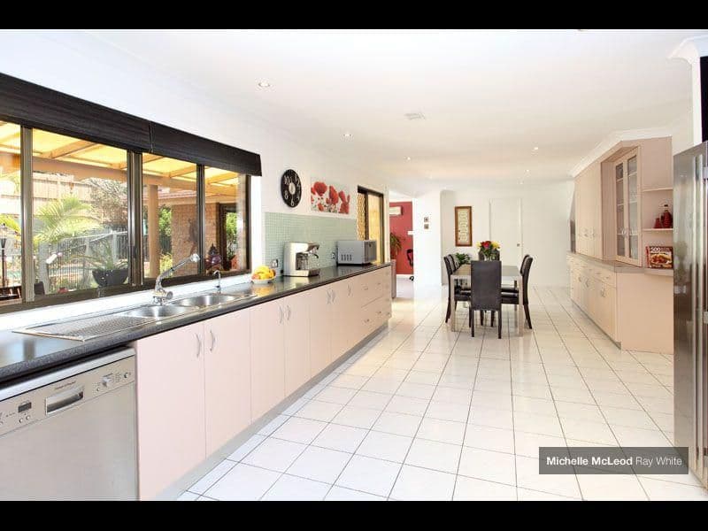 5 Peebles Place, CHAPEL HILL QLD 4069, Chapel Hill - Thumbnail 5