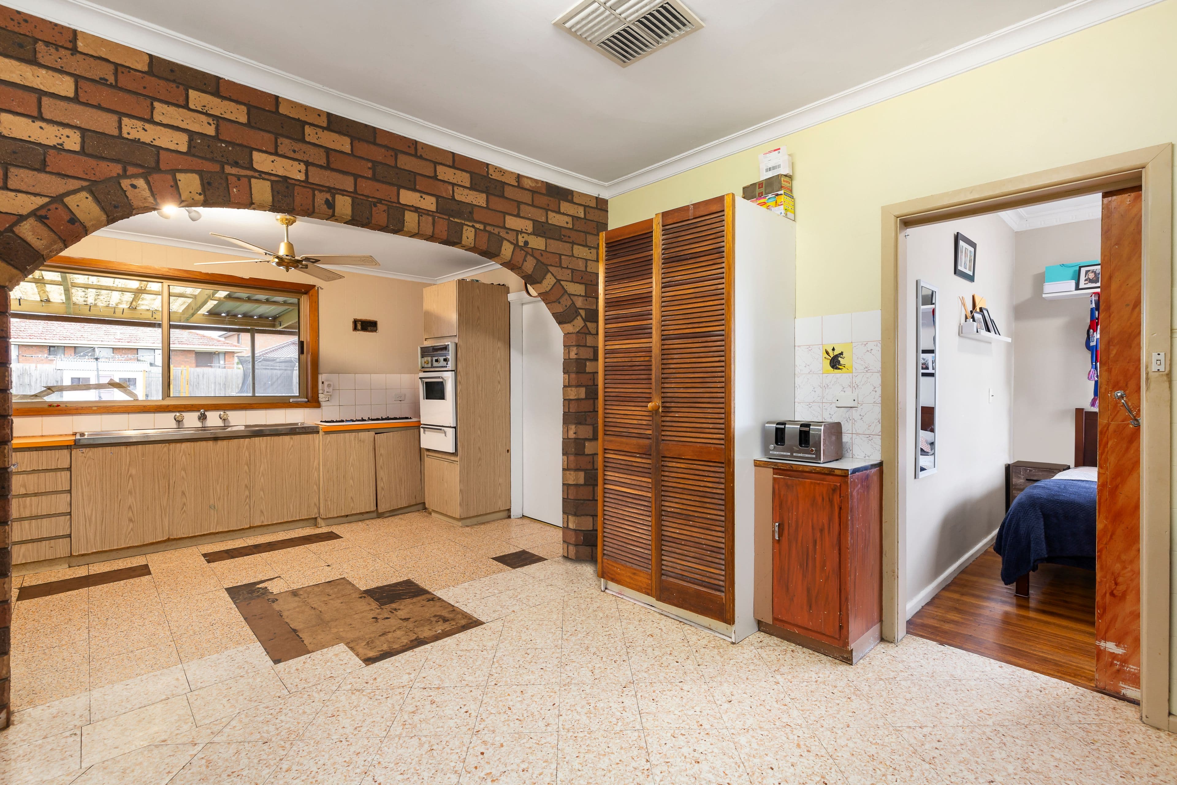 38 Botha Avenue, Reservoir VIC 3073, Reservoir - Thumbnail 4