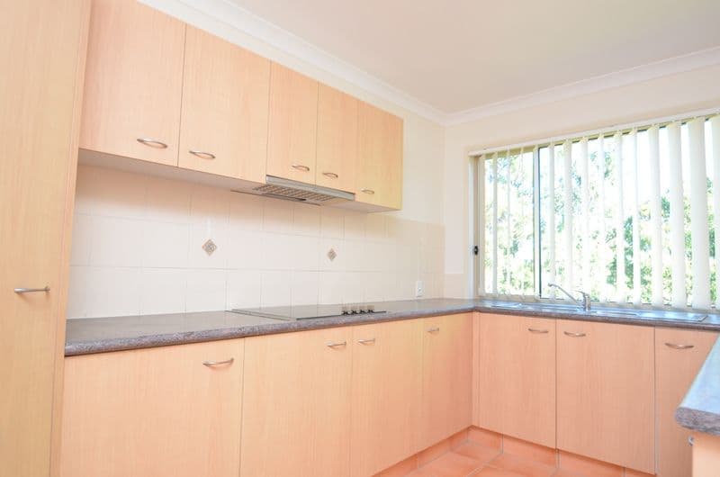92 Christina Ryan Way, ARUNDEL QLD 4214, Arundel - Thumbnail 3