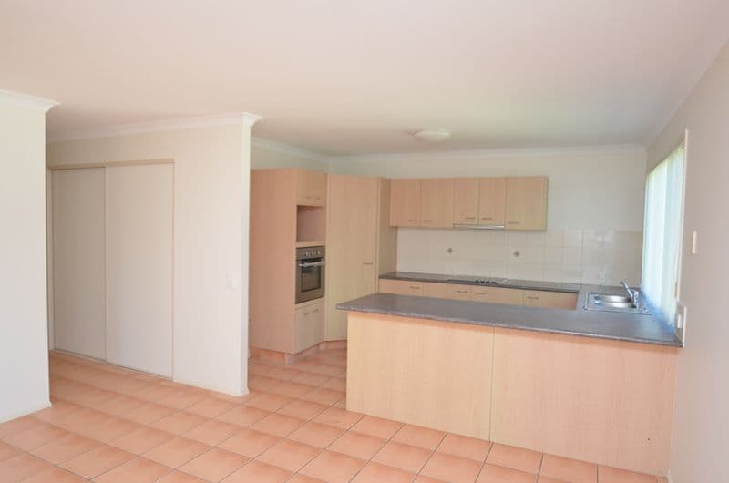 92 Christina Ryan Way, ARUNDEL QLD 4214, Arundel - Thumbnail 4