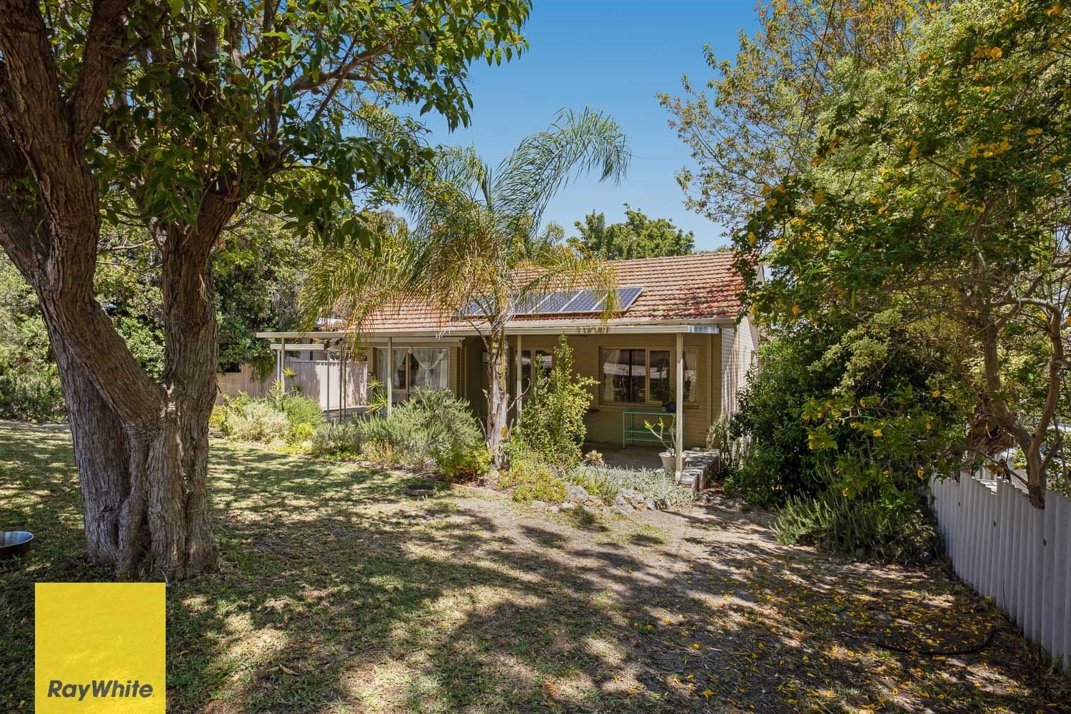 16 Templeton Crescent, Girrawheen WA 6064, Girrawheen - Thumbnail 3