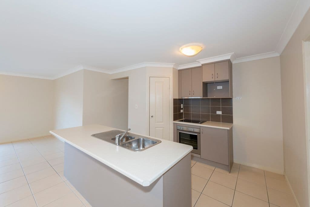 39 Quinn  Close, Augustine Heights QLD 4300, Augustine Heights - Thumbnail 6