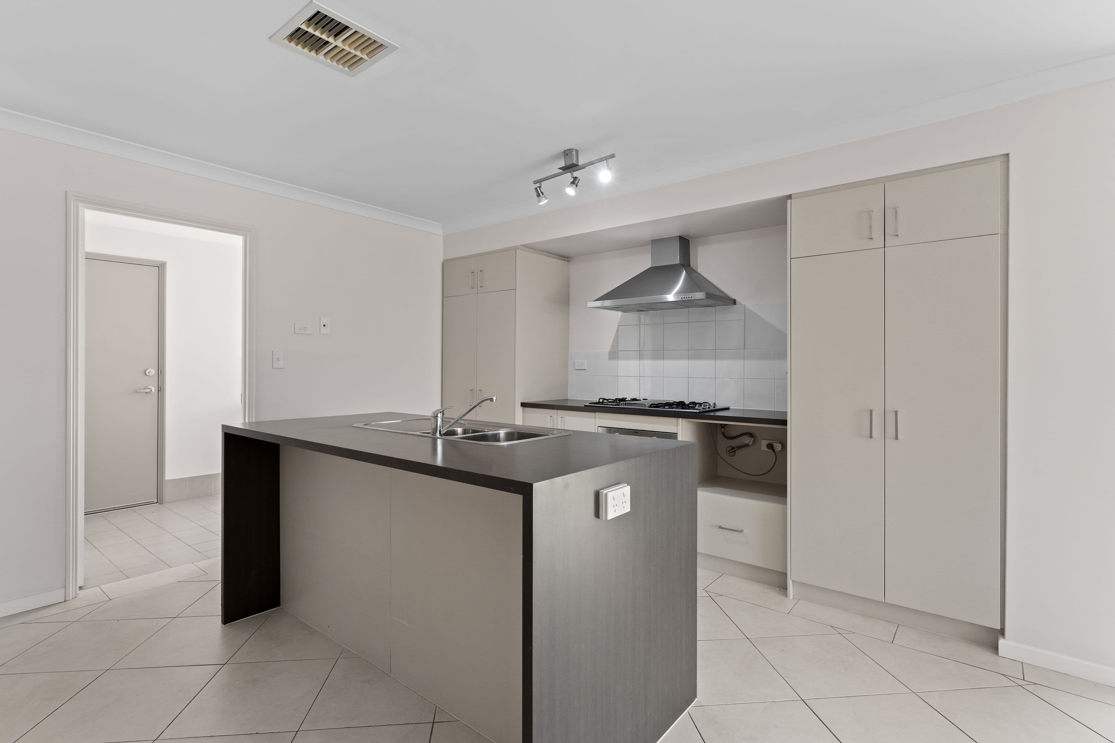 124 Kendall Boulevard, Baldivis WA 6171, Baldivis - Thumbnail 2