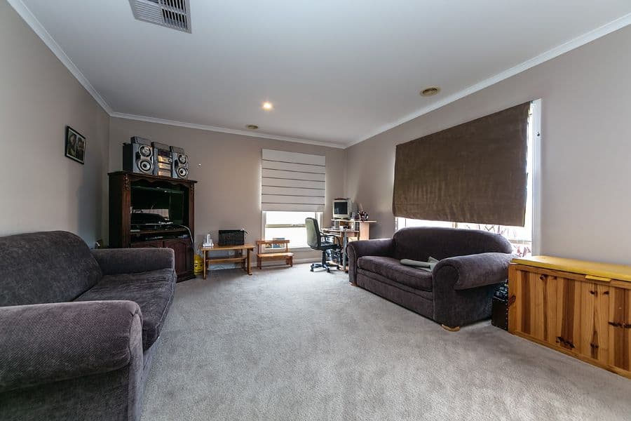 23 Scarlet Oak Avenue, MELTON WEST VIC 3337, Melton West - Thumbnail 4