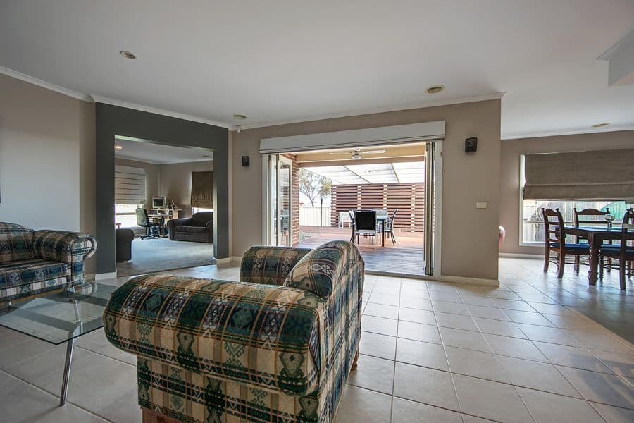 23 Scarlet Oak Avenue, MELTON WEST VIC 3337, Melton West - Thumbnail 5